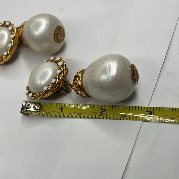 Vintage Pear like Material Drop Clip Earrings - Picture 7 of 9